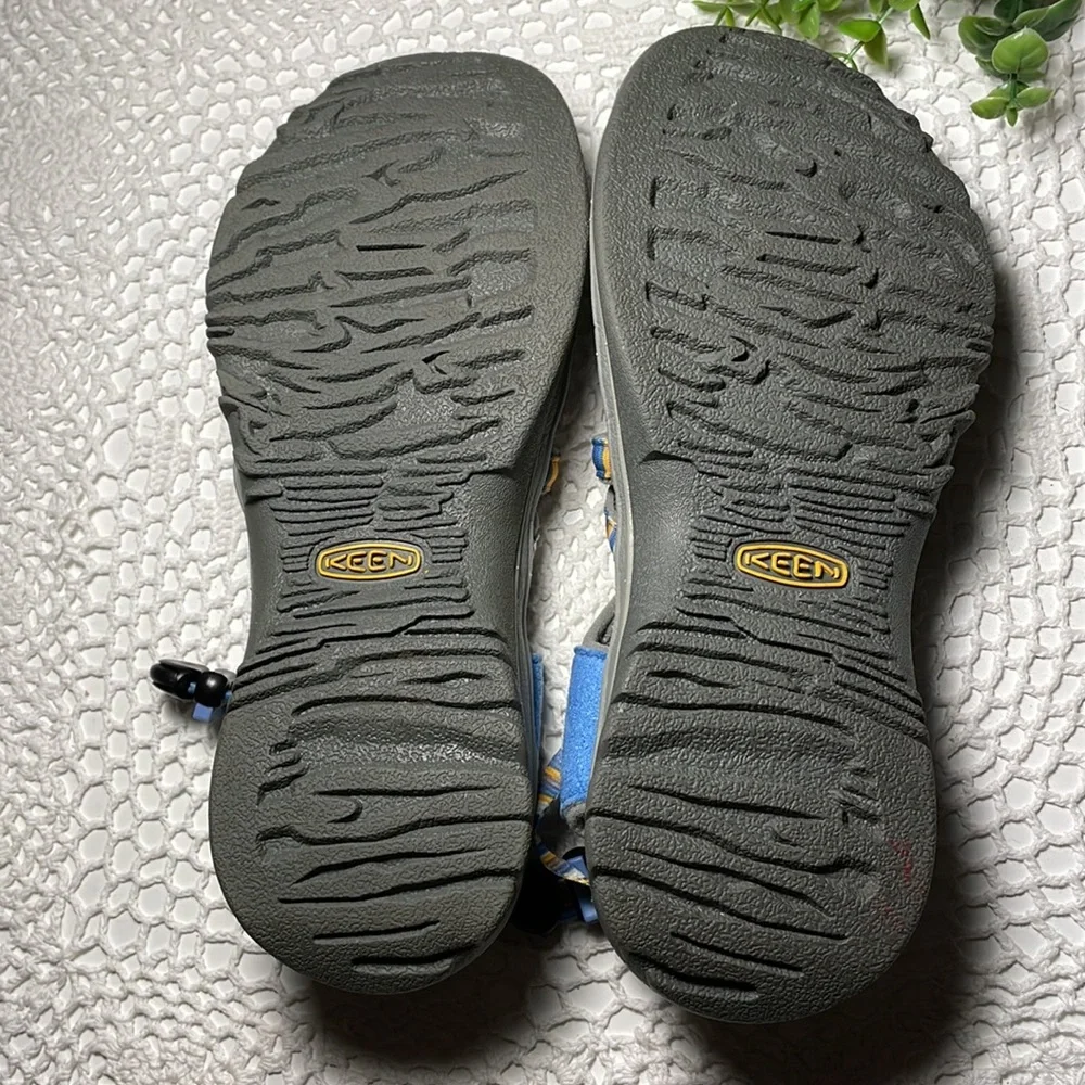 Brand new keen waterproof sandles BRAND NEW - Picture 2 of 9